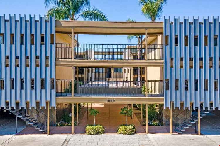 Park Plaza Apartments Image 1