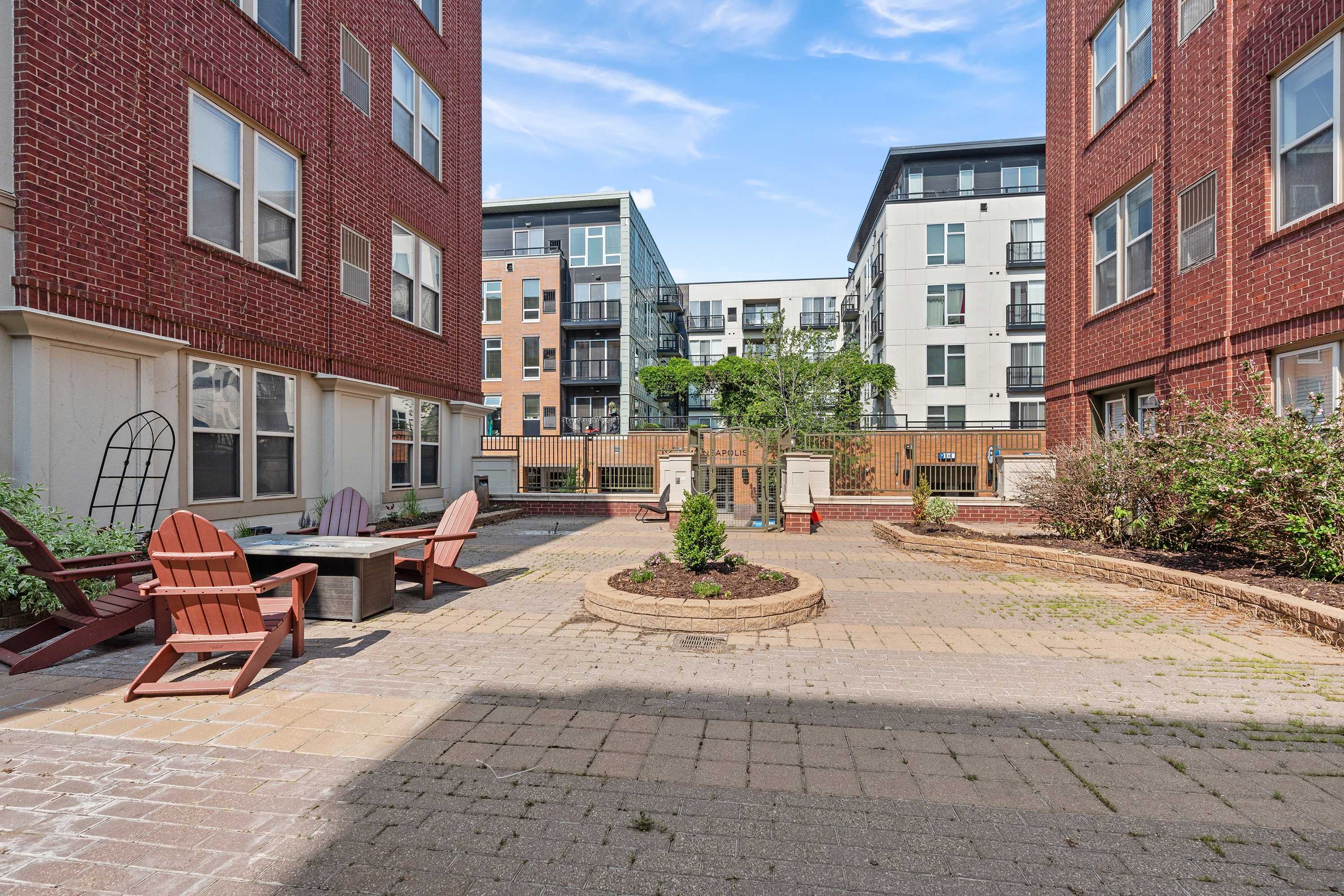 Uptown Lake Apartments Image 32