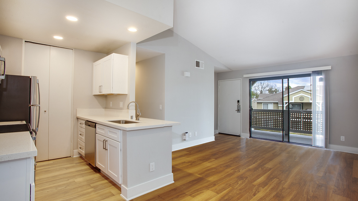 Island Club Apartments Image 7