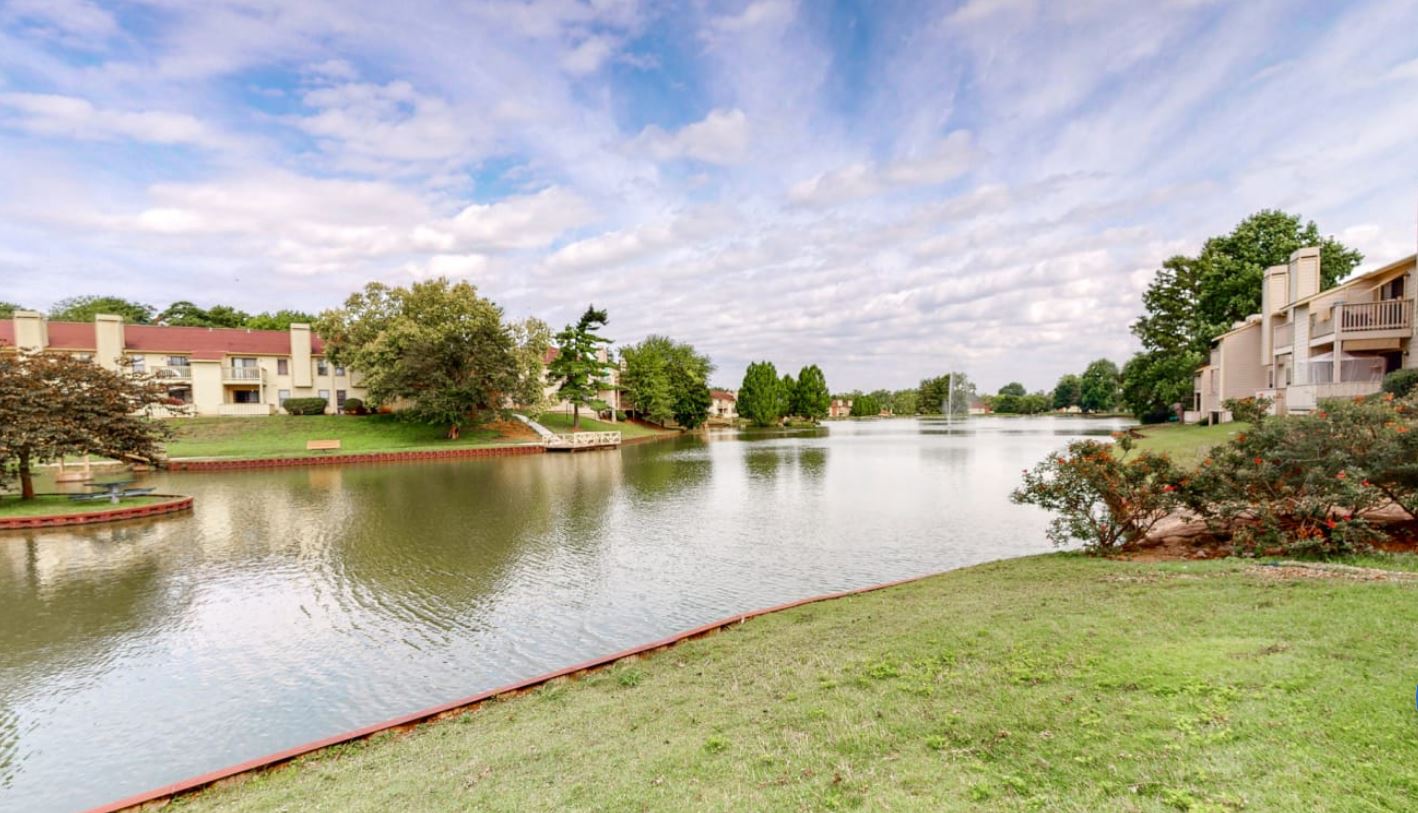 Lago Vista Apartments Image 16