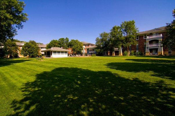 Lake Place Apartments and Townhomes Image 4