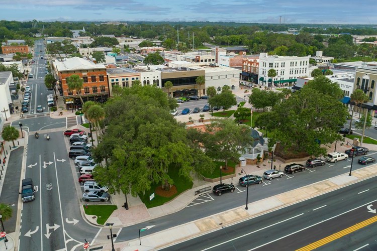 Carrington Lane is just minutes away from downtown Ocala, with plenty of dining and shopping options.
