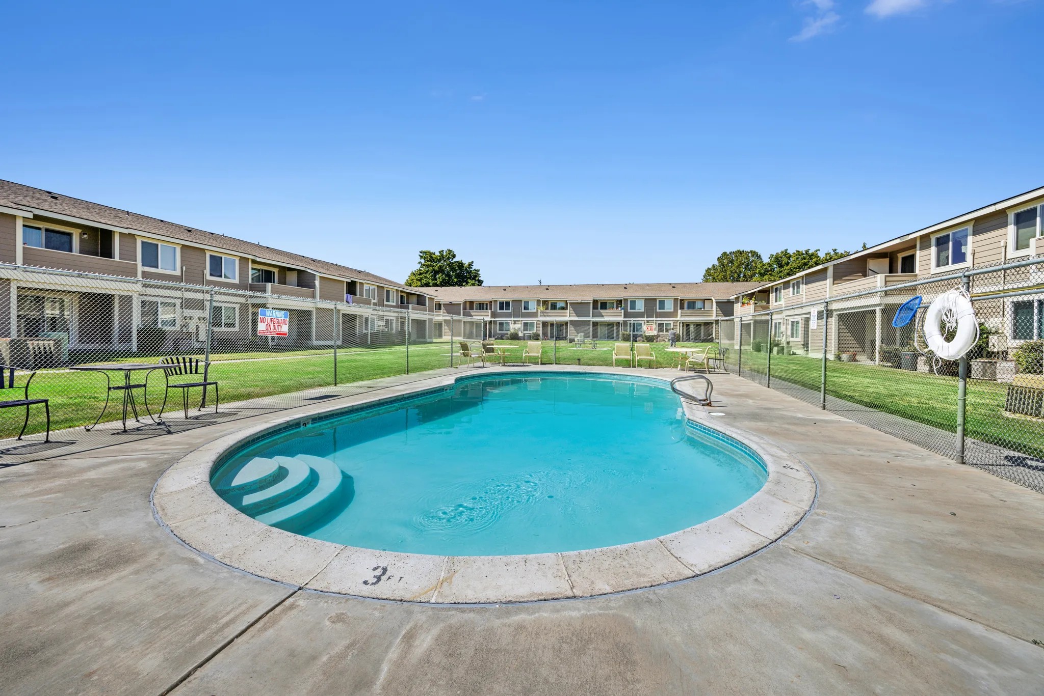 Phoenix Manor & Seville Image 1