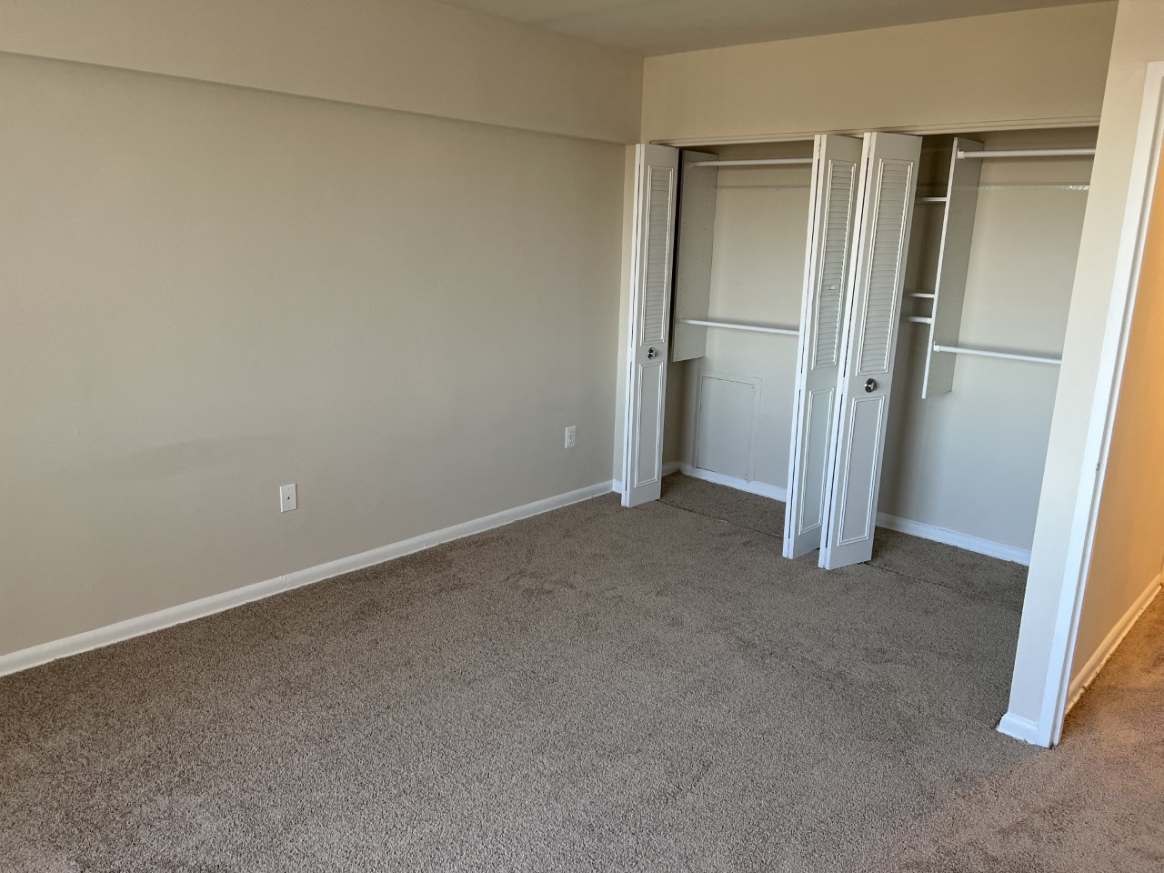 Silver Spring Towers Image 81