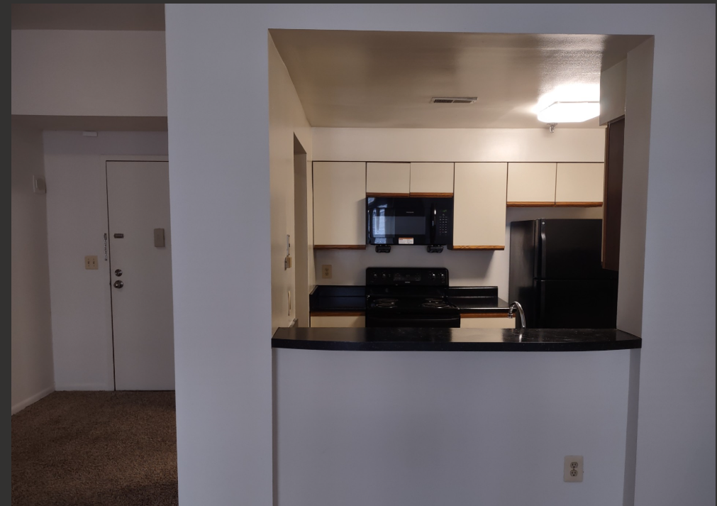Marlboro Classic Apt & Redwood Square Image 30