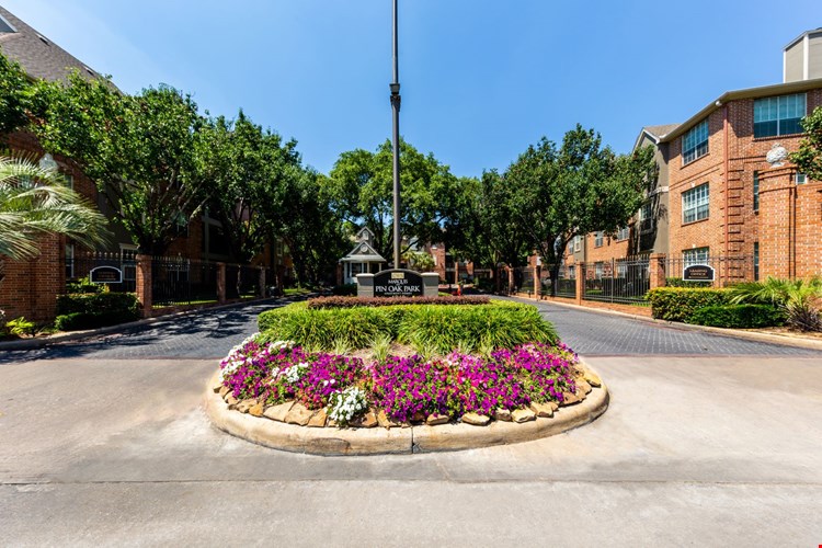 Marquis on Pin Oak Park Image 4