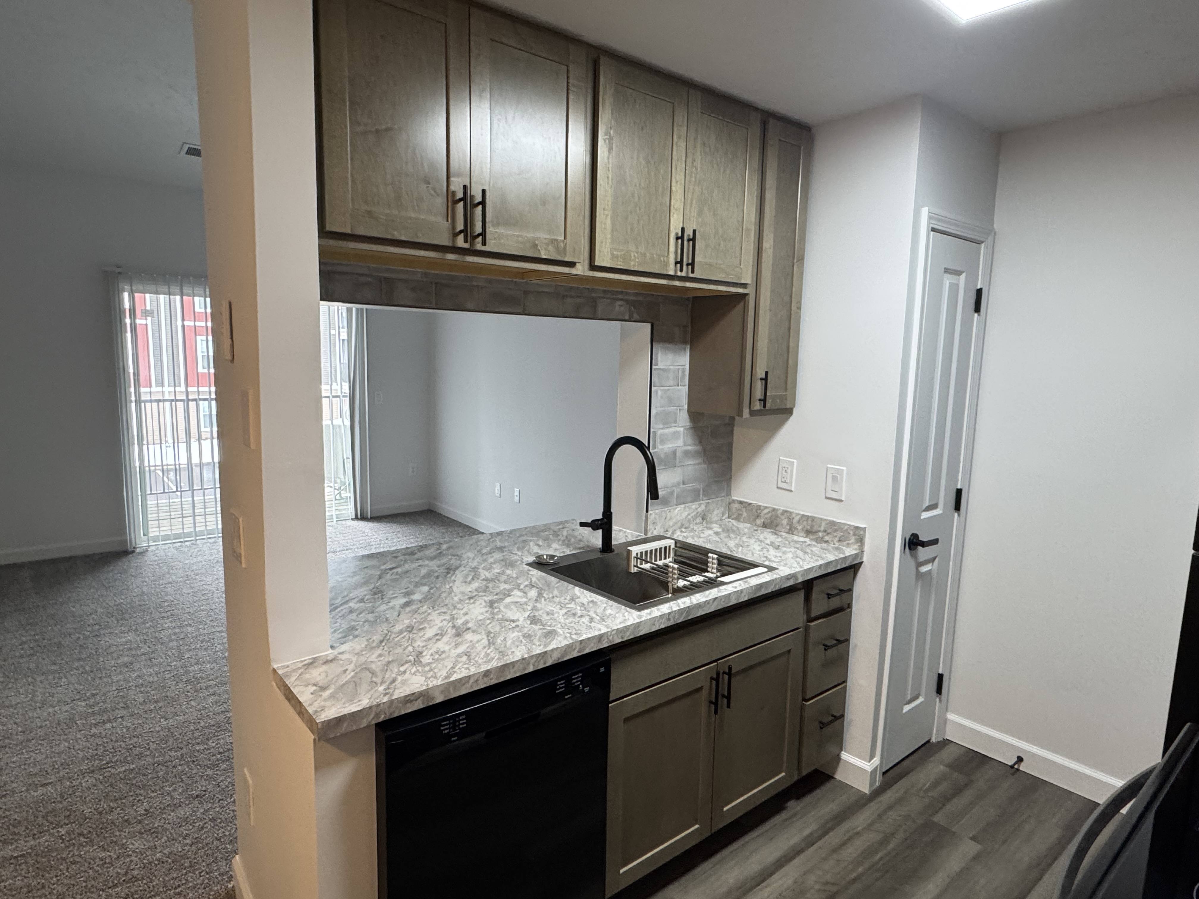Hilltop Apartments Image 23