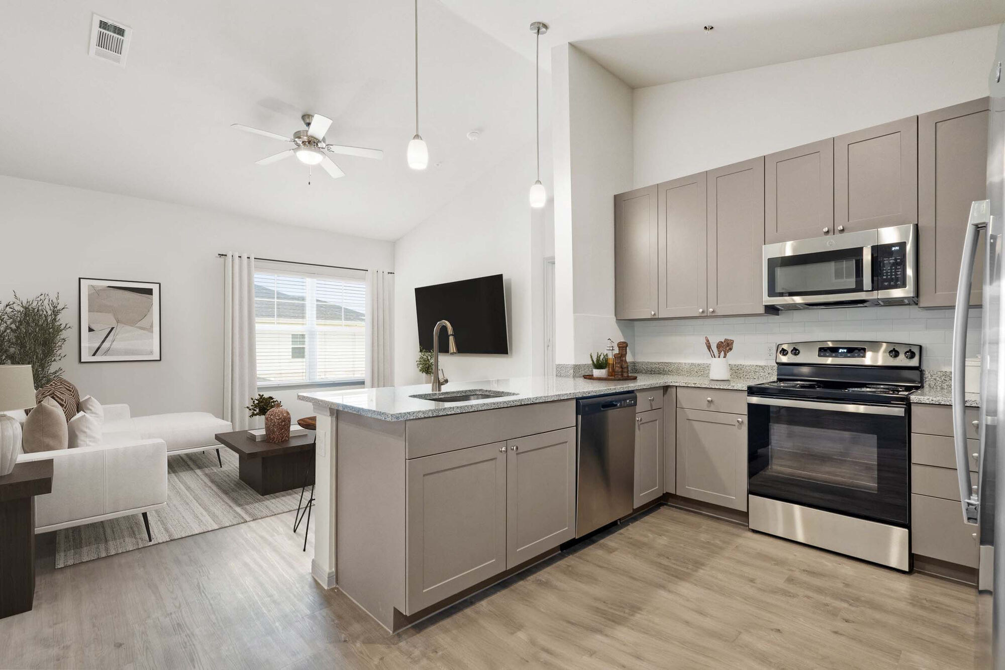 Camden Leander Image 7