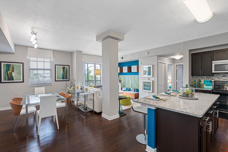 Axis Wellington Green Image 6