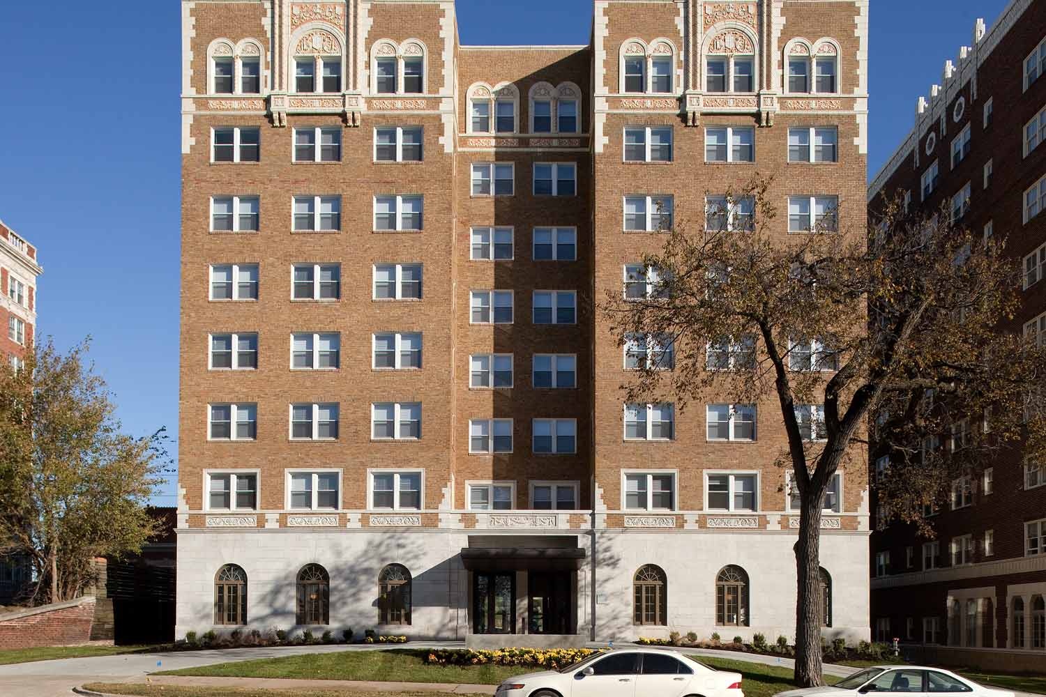 Park Central Image 6