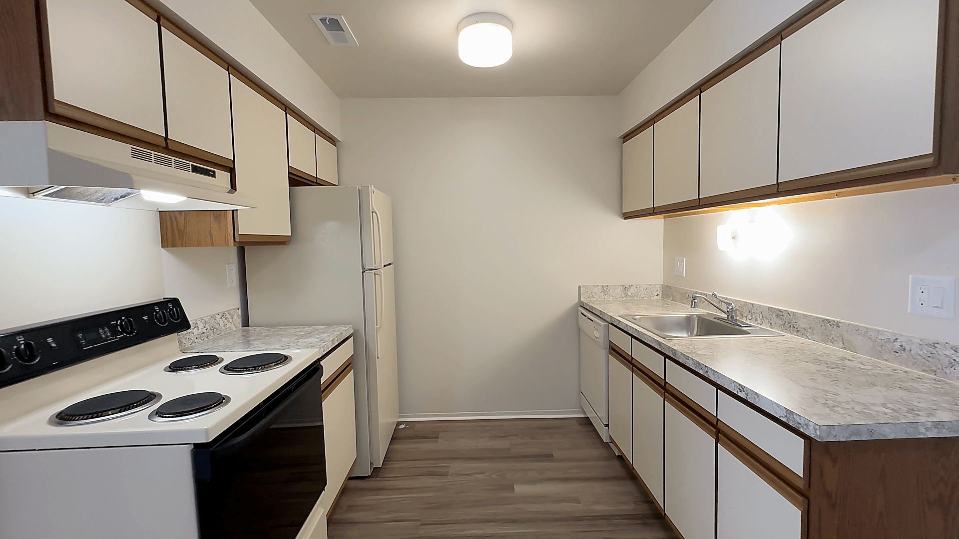 Lakeside Village Apartments Image 210