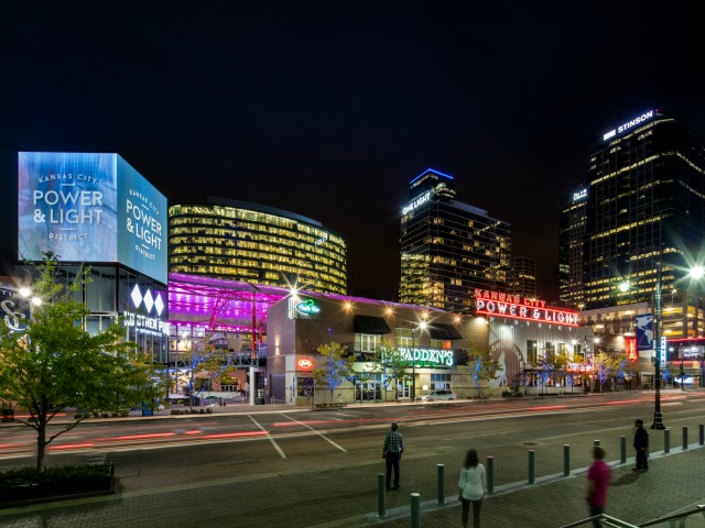Two Light Luxury Apartments Image 34