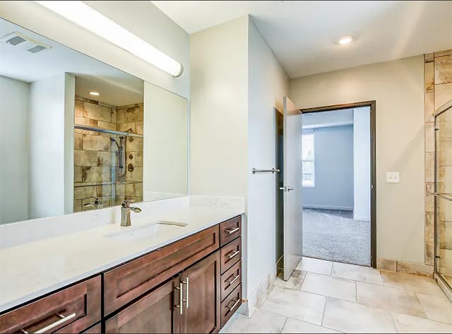 Clinton West Luxury Apartments Image 15