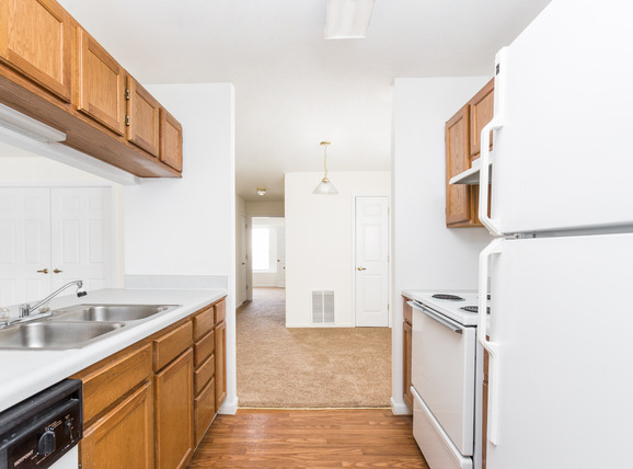 Island Club Apartments Image 13