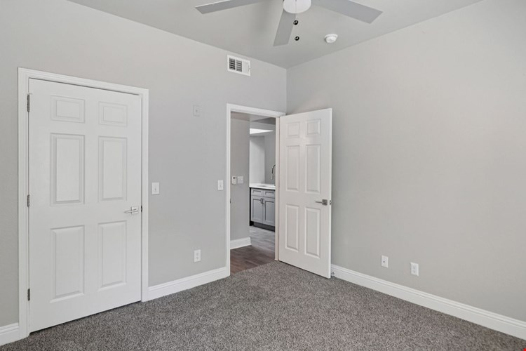 Larkin Apartment Homes Image 104
