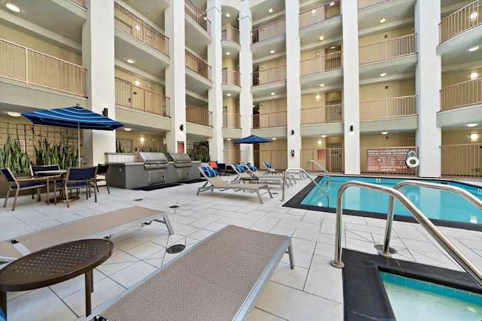 Boulevard on Wilshire Image 3