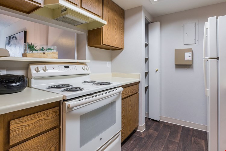 Reflections At Cherry Creek Apartments Image 8