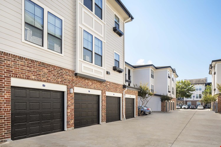 Camden Whispering Oaks Image 14