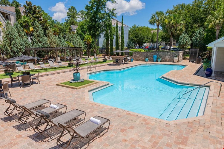 Lay out on our expansive sundeck on those sunny Florida days.