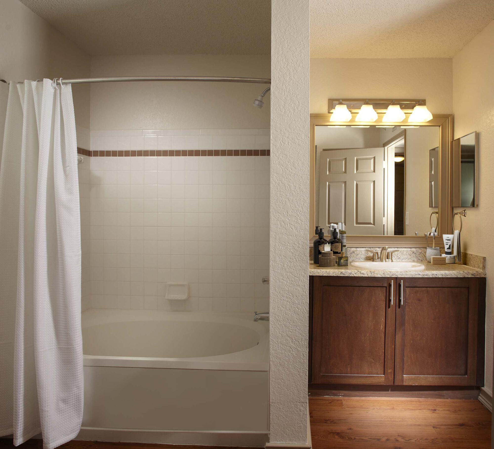 Camden Doral Image 38