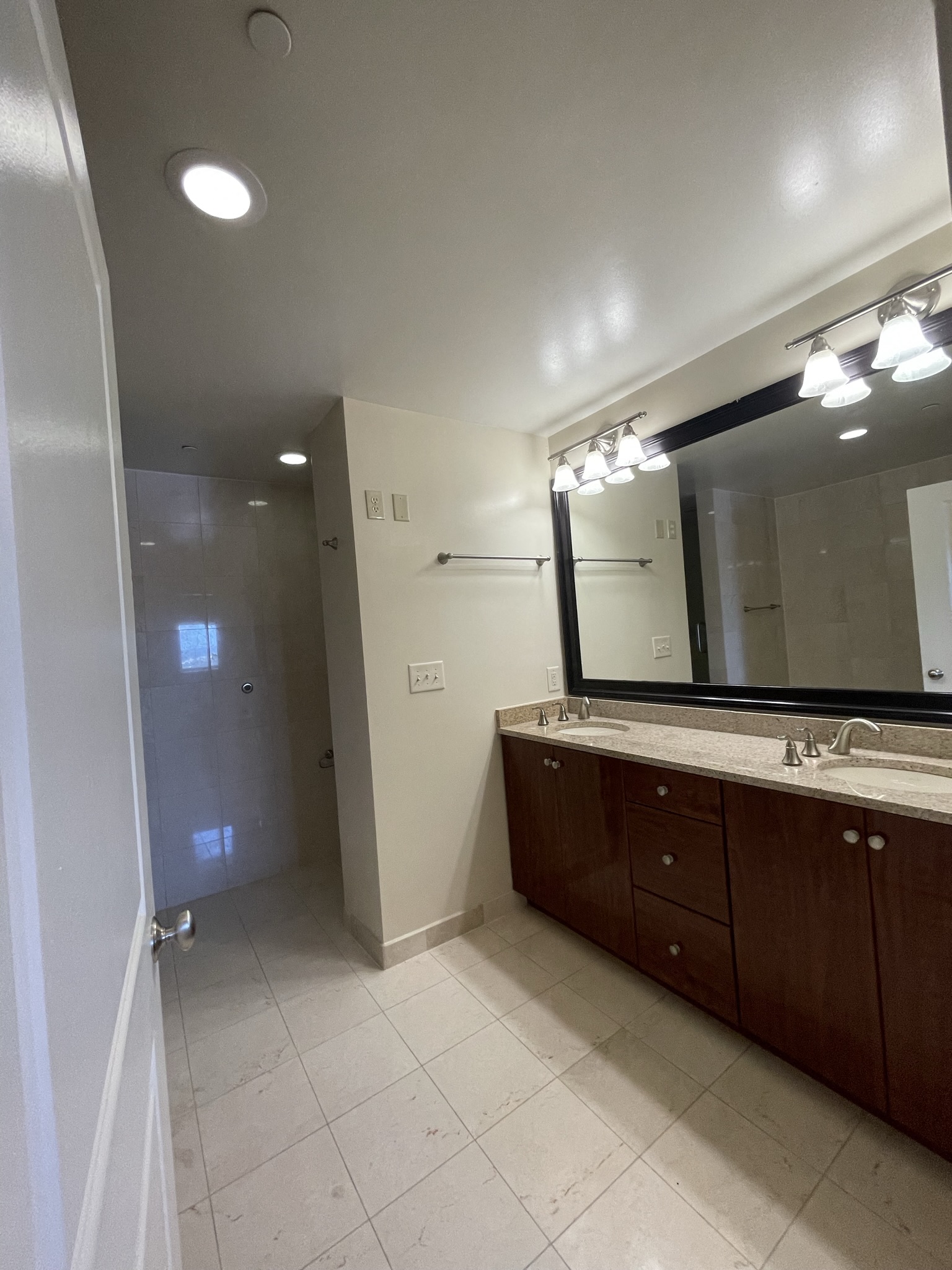 The Apartments at Charles Plaza Image 28