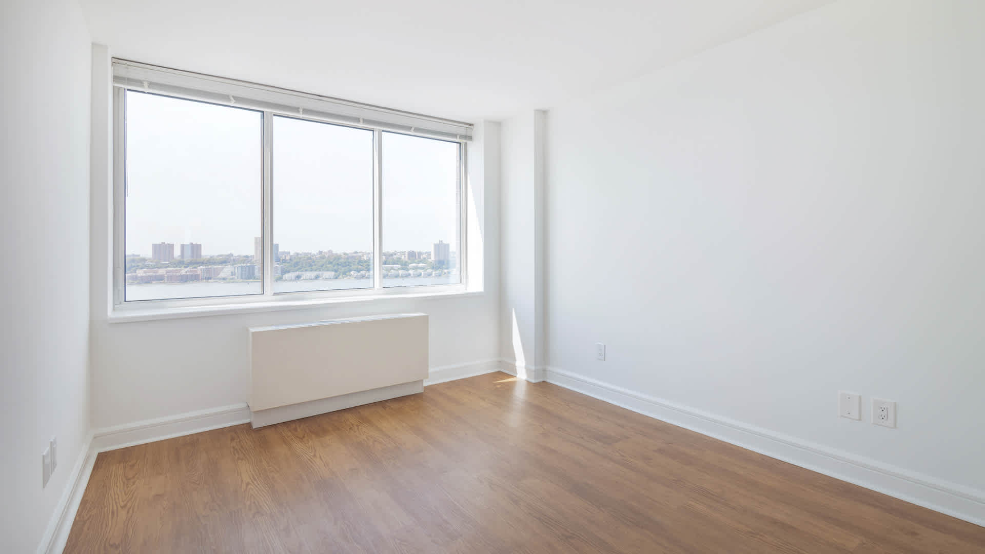 140 Riverside Boulevard Image 20