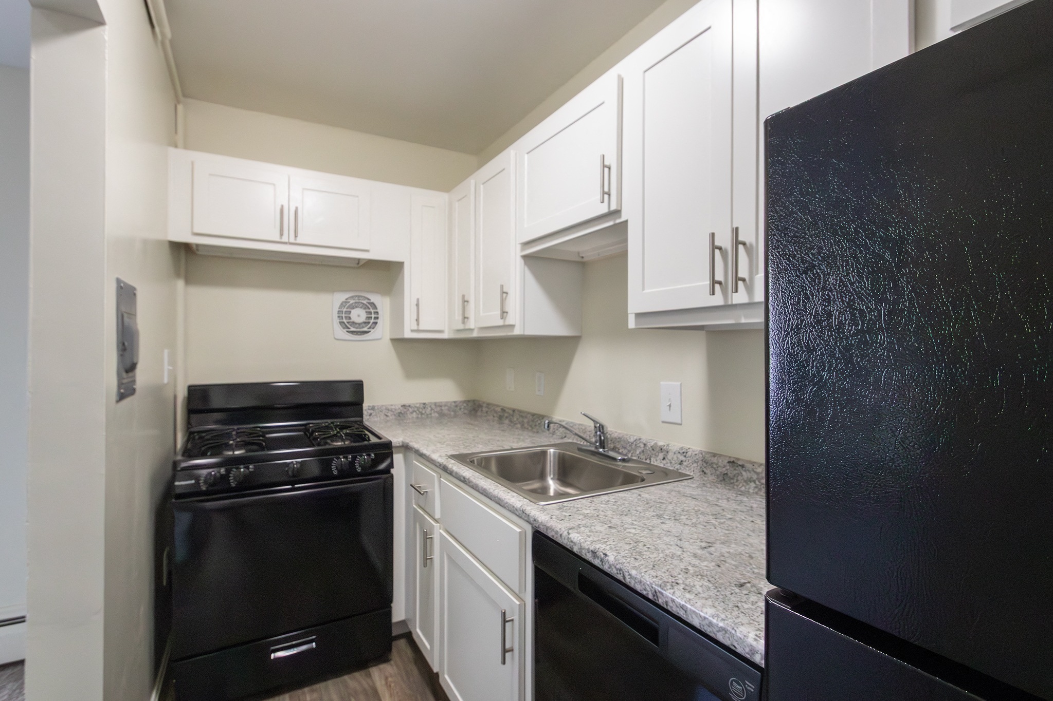 Blue Grass Manor Image 10