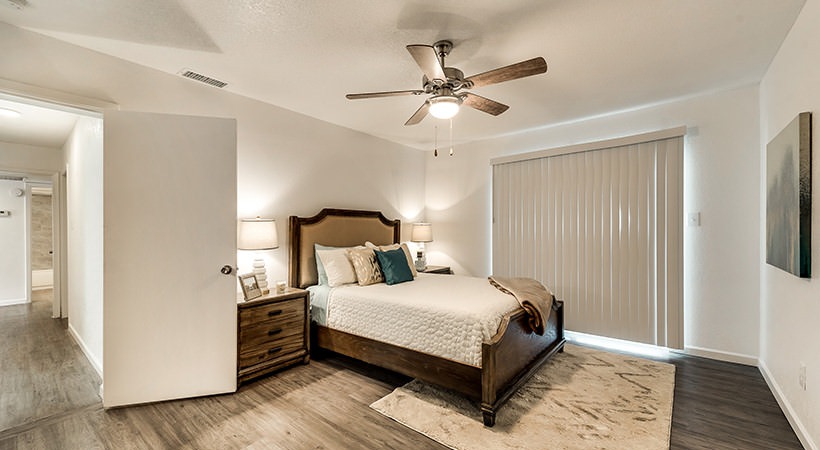 Shady Valley Square Image 5