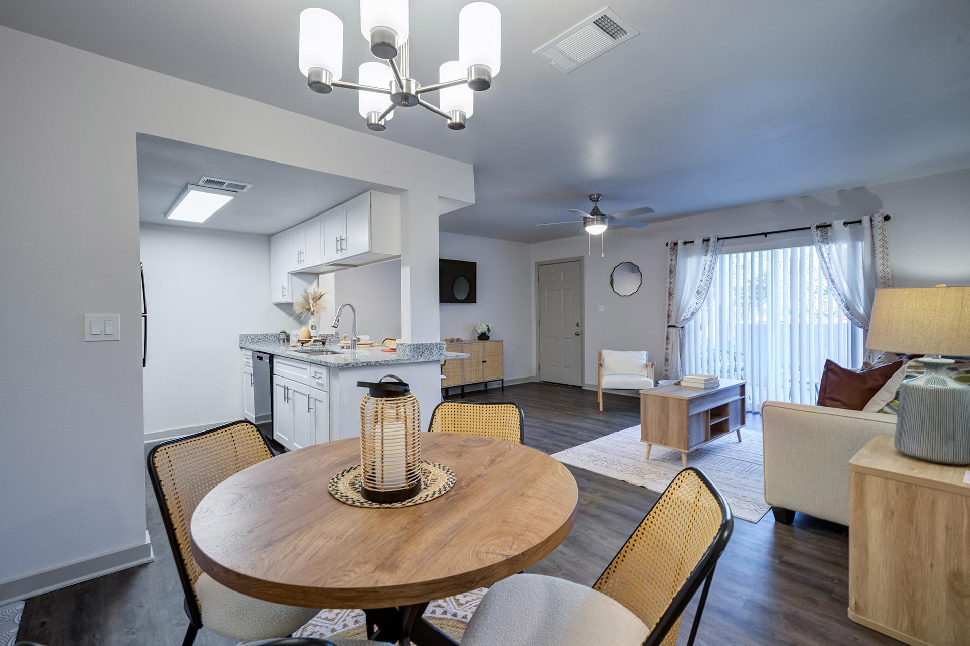 L'Estancia Apartment Homes Image 4