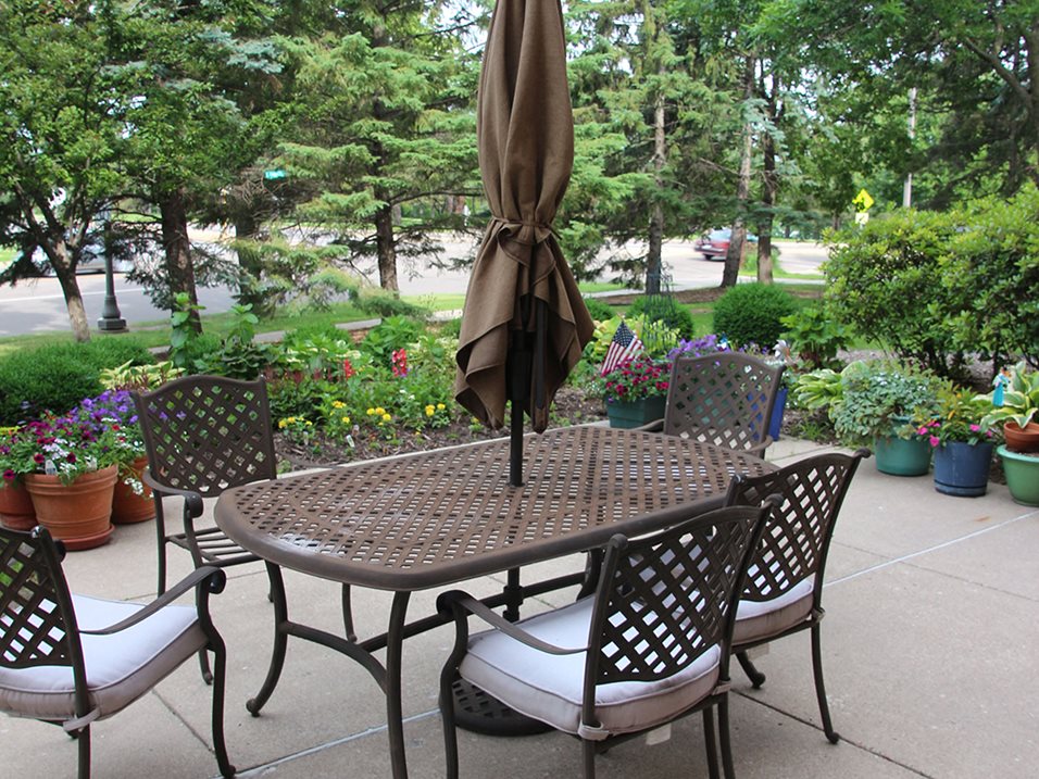 Como By The Lake Senior Apartments Image 3