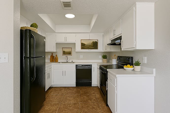 Woodridge Manor Image 8