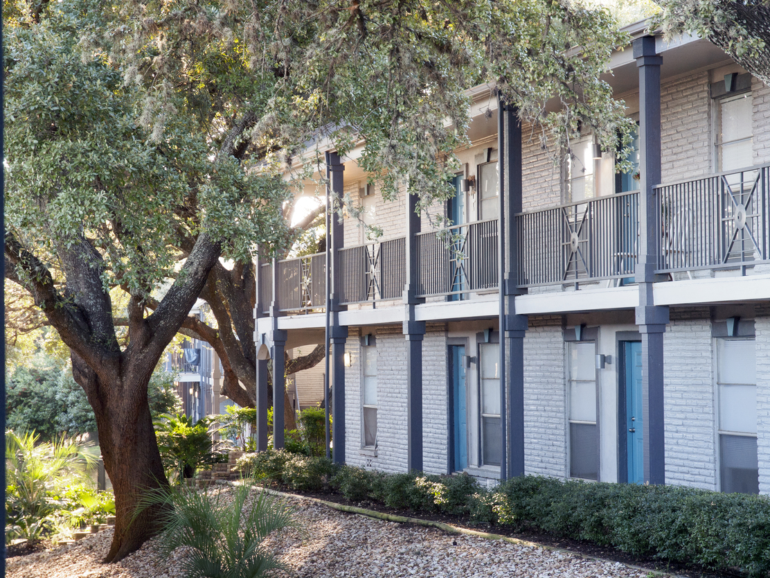 Breakers on the Lake Image 3