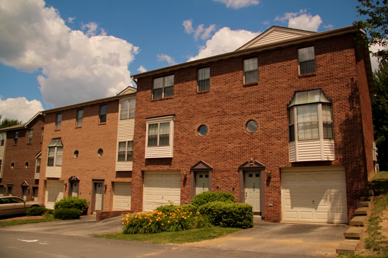 Holiday Park Apartments & Townhomes Image 1