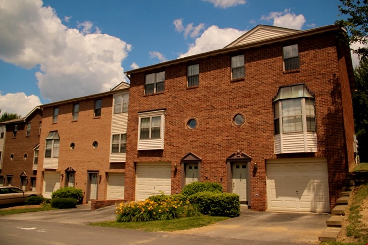 Holiday Park Apartments & Townhomes Image 1