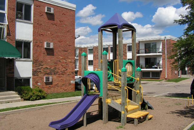 New Orleans Court Apartments and Townhomes Image 7