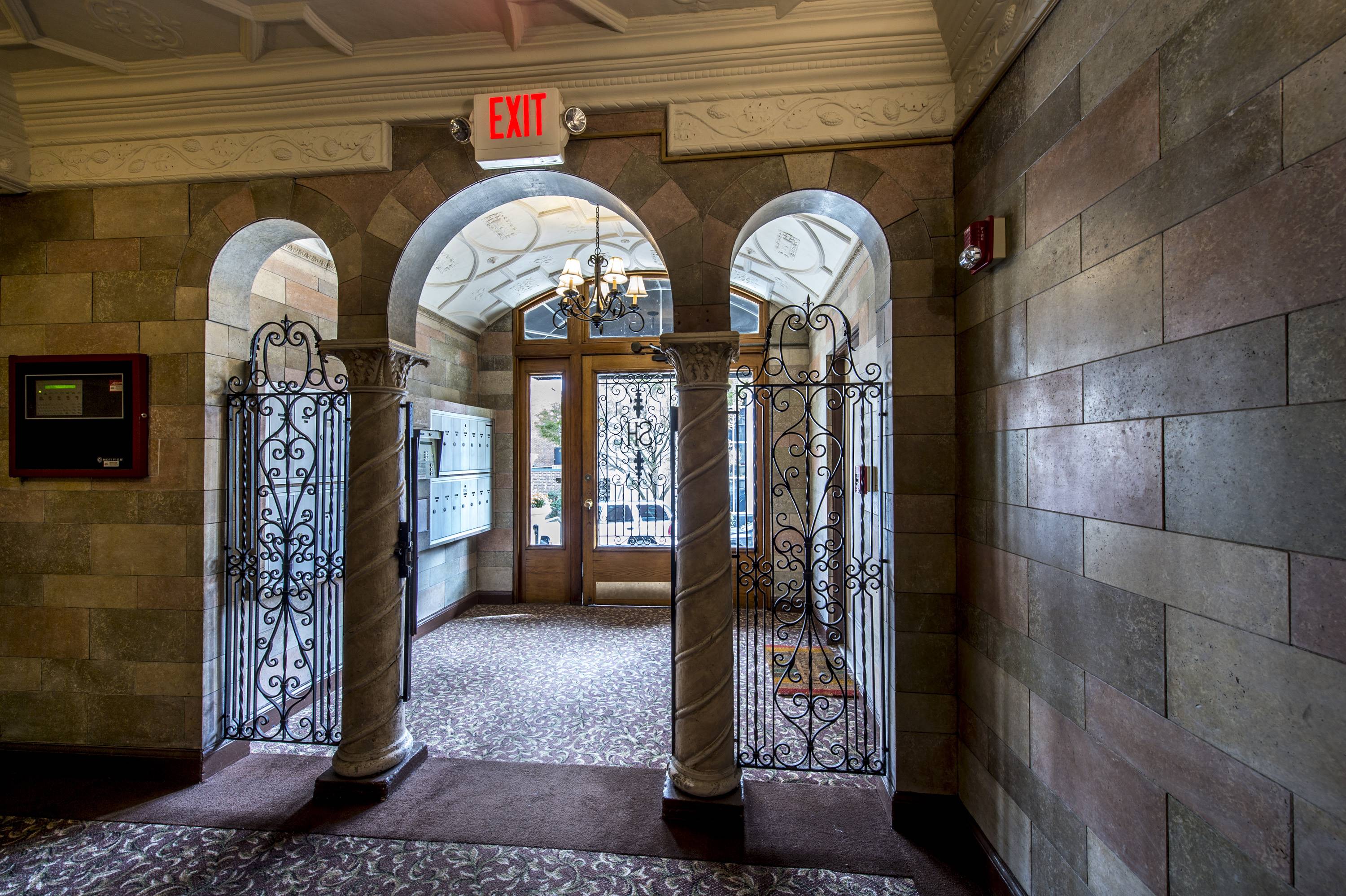 Elmwood Apartments Image 5