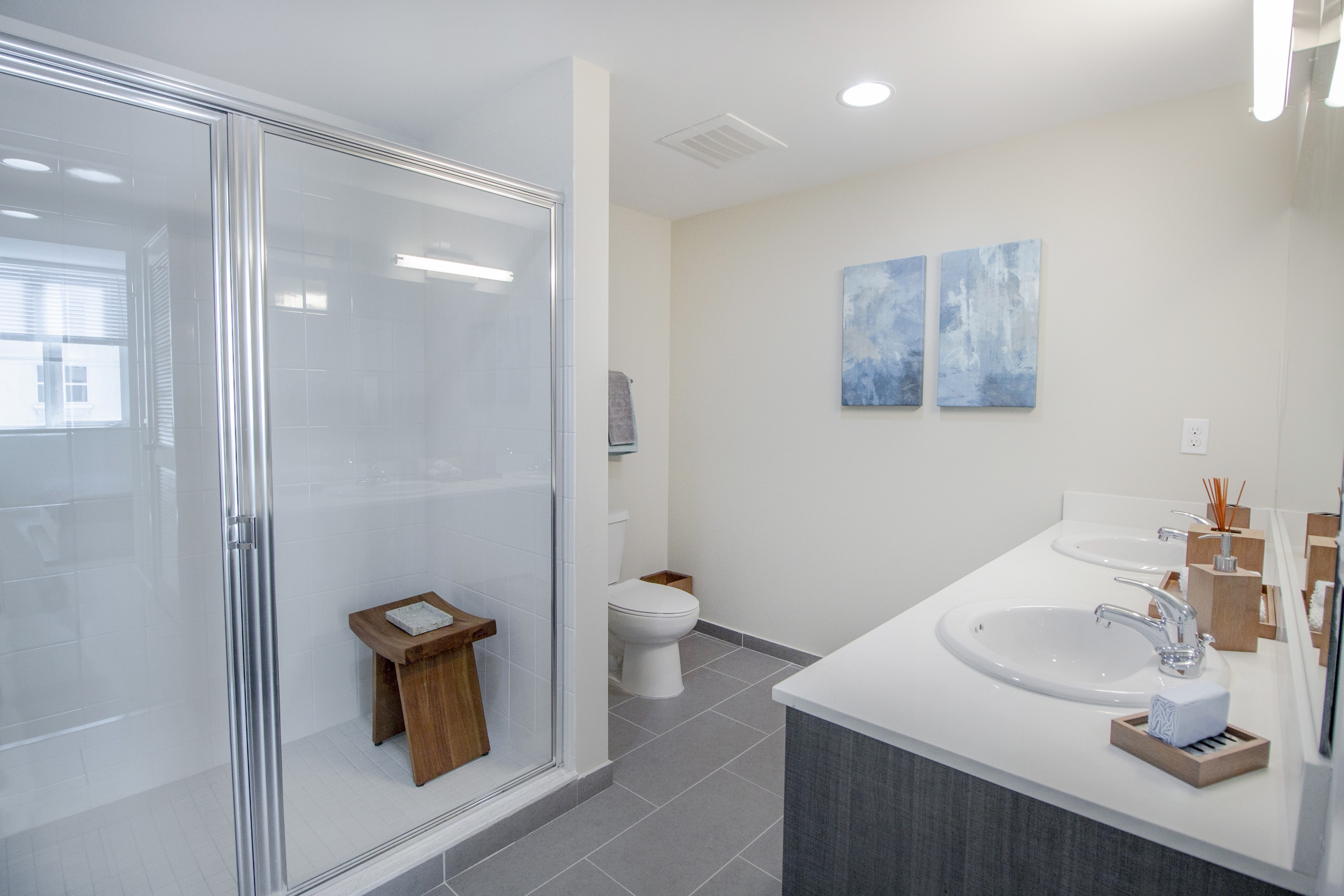 High Rise luxury rental apartments overlooking the New River in Fort Lauderdale, Florida near Las Olas Blvd.