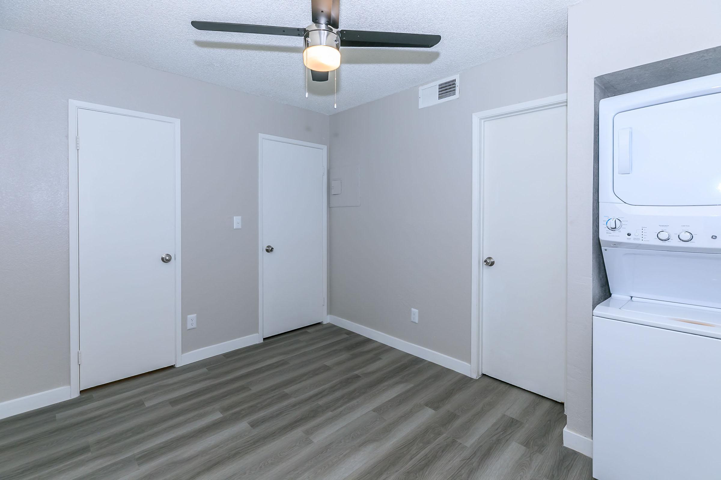 The Tides on East Cactus Image 8