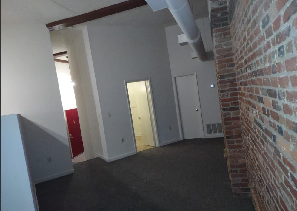 Marlboro Classic Apt & Redwood Square Image 27