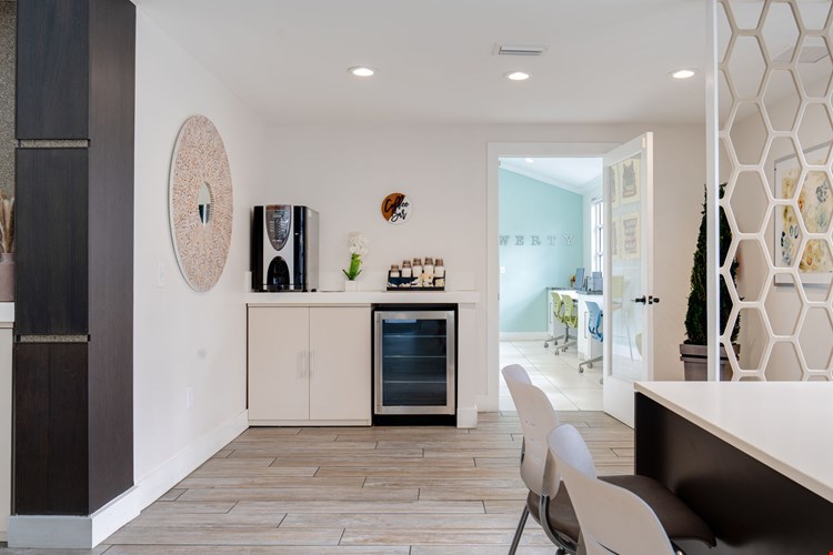 Emerald Palms Apartment Image 26