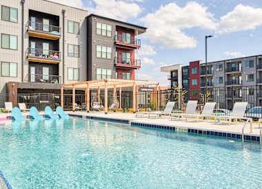 Bold on Boulevard Image 1