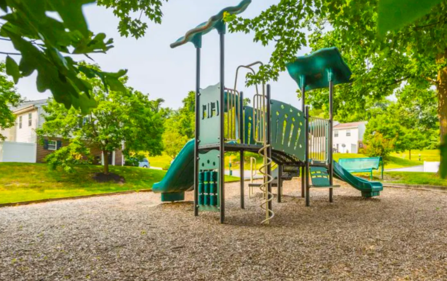 Rockside Park Towers Image 2