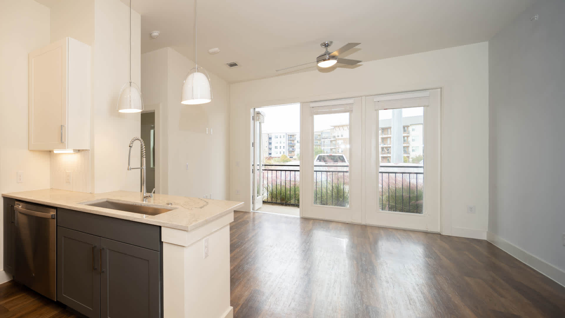 Olivian at the Realm Image 33