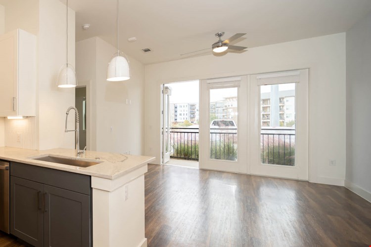 Olivian at the Realm Image 33