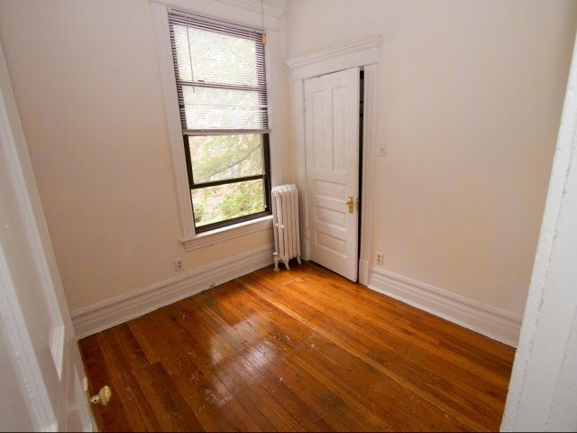 5401-5403 S Woodlawn Avenue Image 7