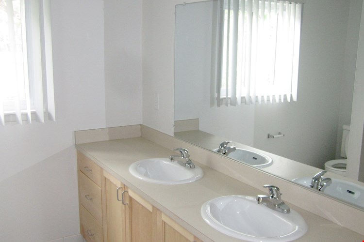amber's Starr Townhouses Image 3