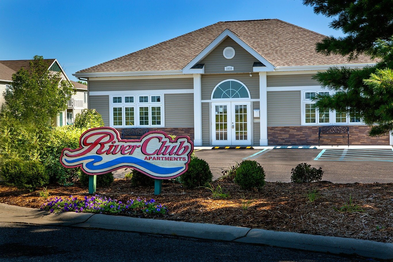 River Club Image 4