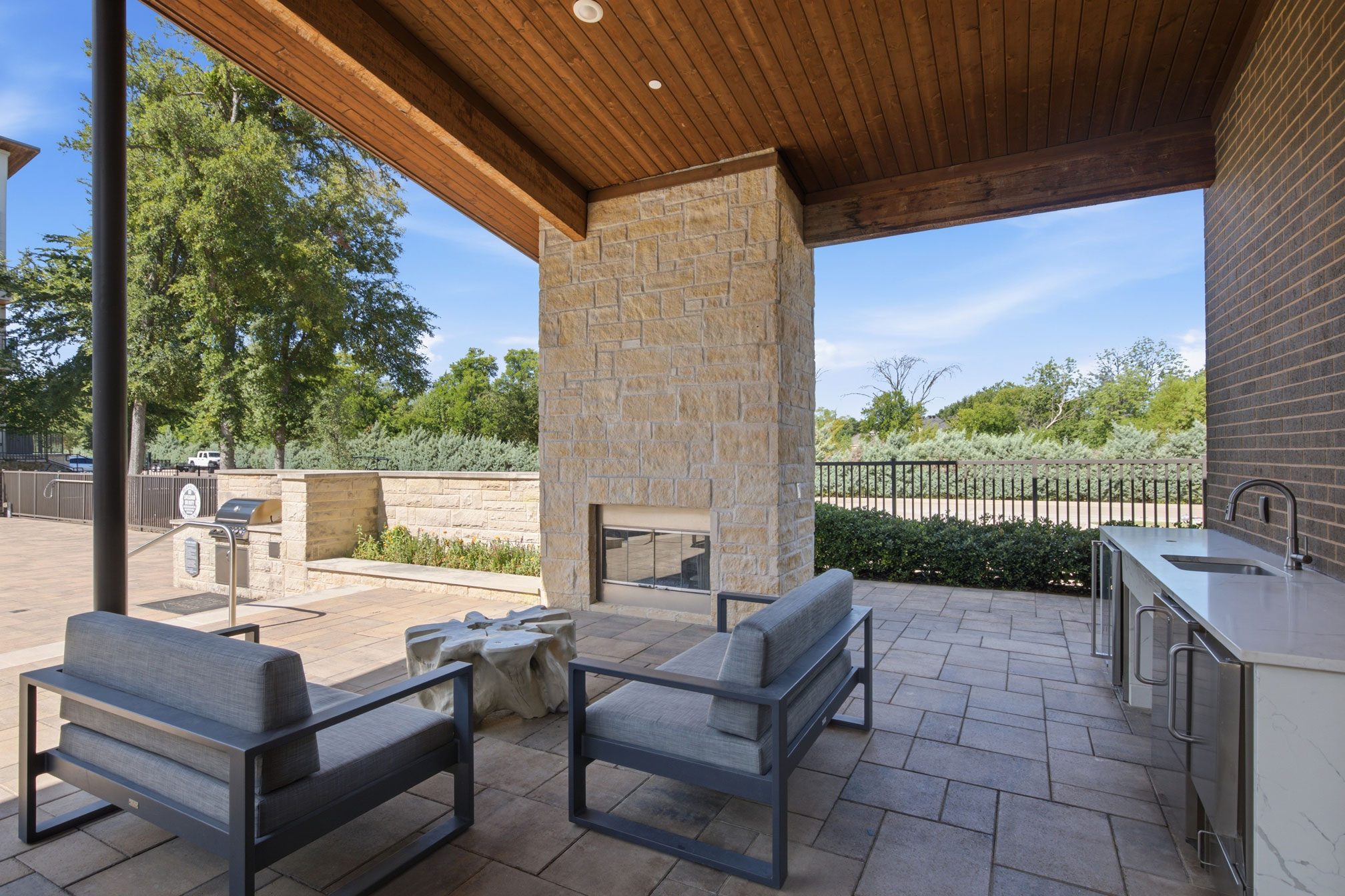 Outdoor Lanai with Wet Bar