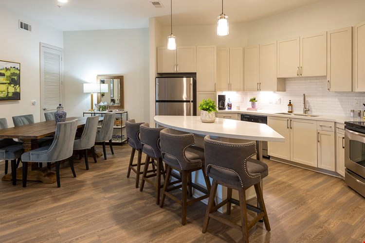 Pearl Midlane Image 10