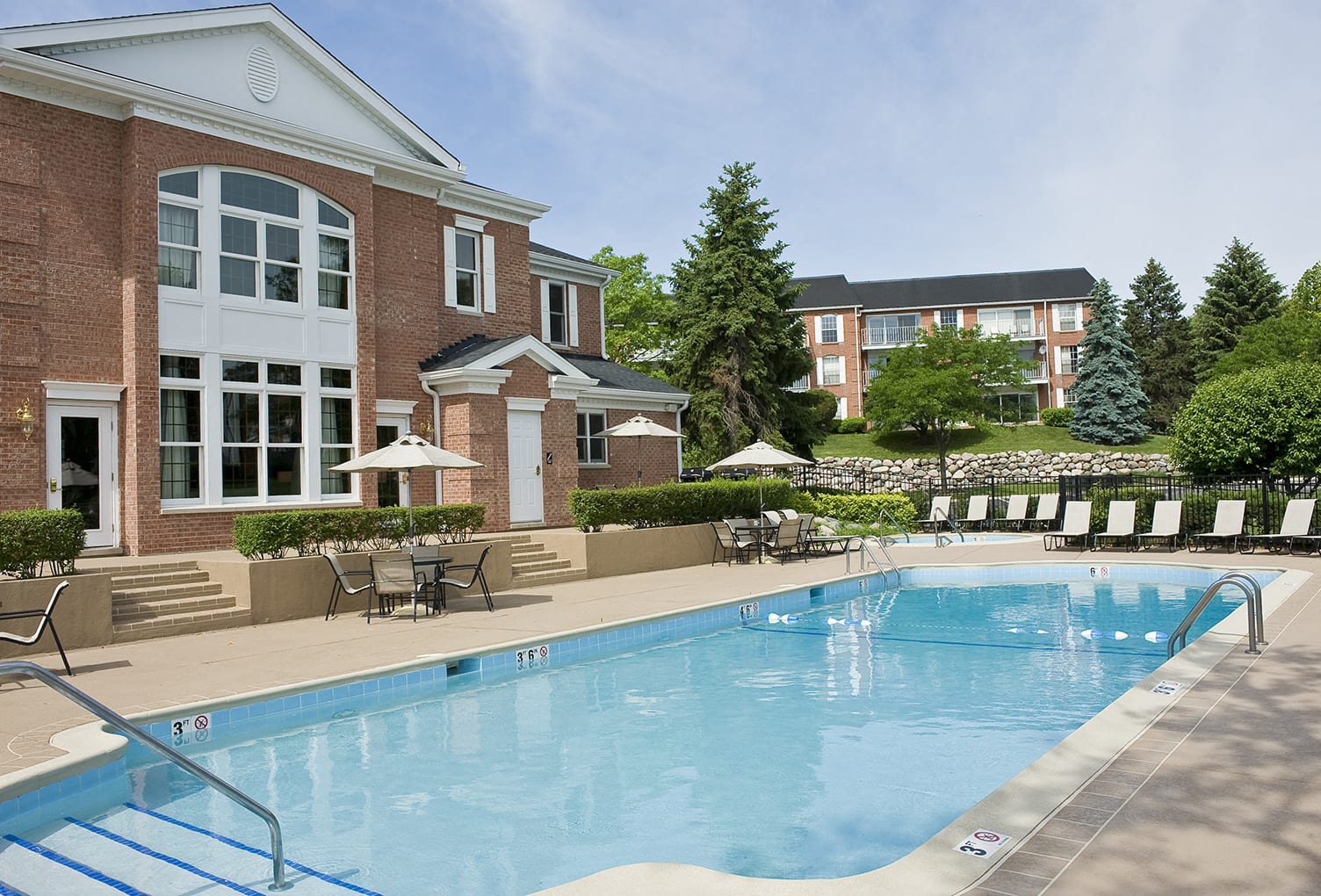 Versailles on The Lakes Image 1